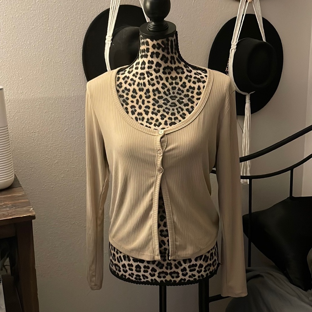 Cute Half Button Up Top🤍🍂